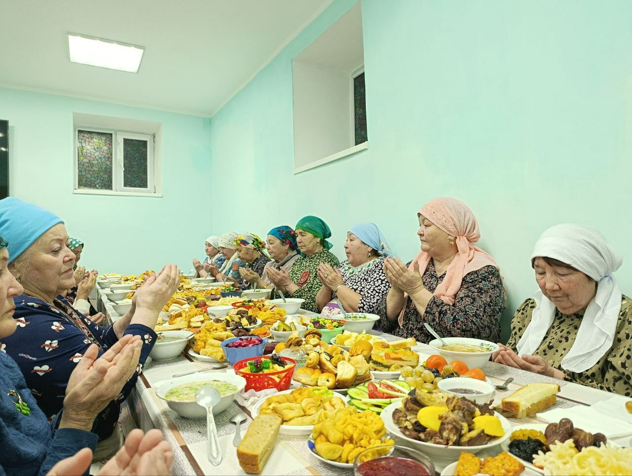 В мечети Жамиг с. Акъяр благотворительный фонд «Мы вместе – сила» провел ифтар.