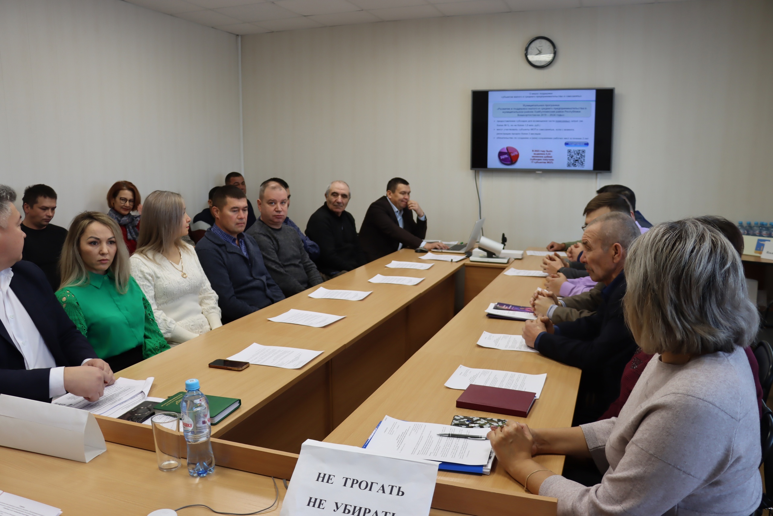 Глава Администрации муниципального района Рустам Шарипов провел встречу с предпринимателями Хайбуллинского района