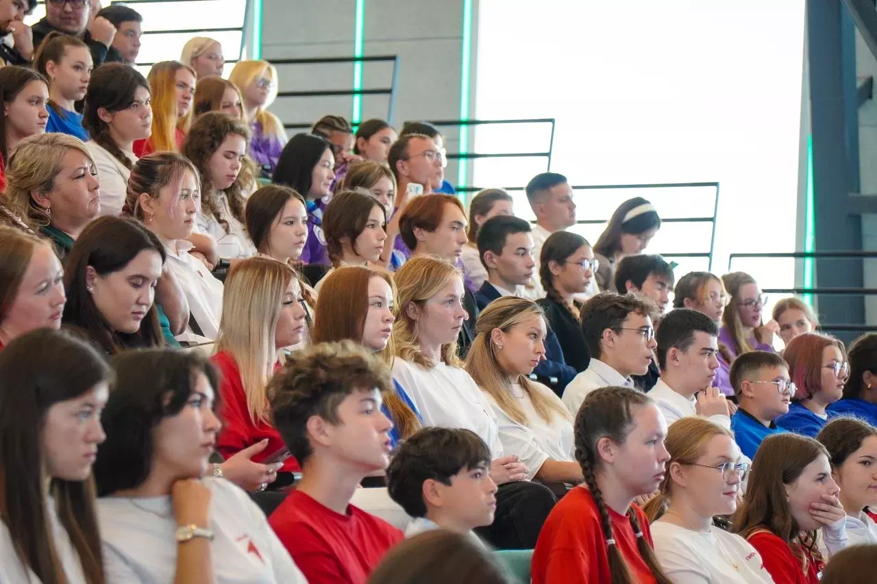 Радий Хабиров встретился с активистами Движения Первых