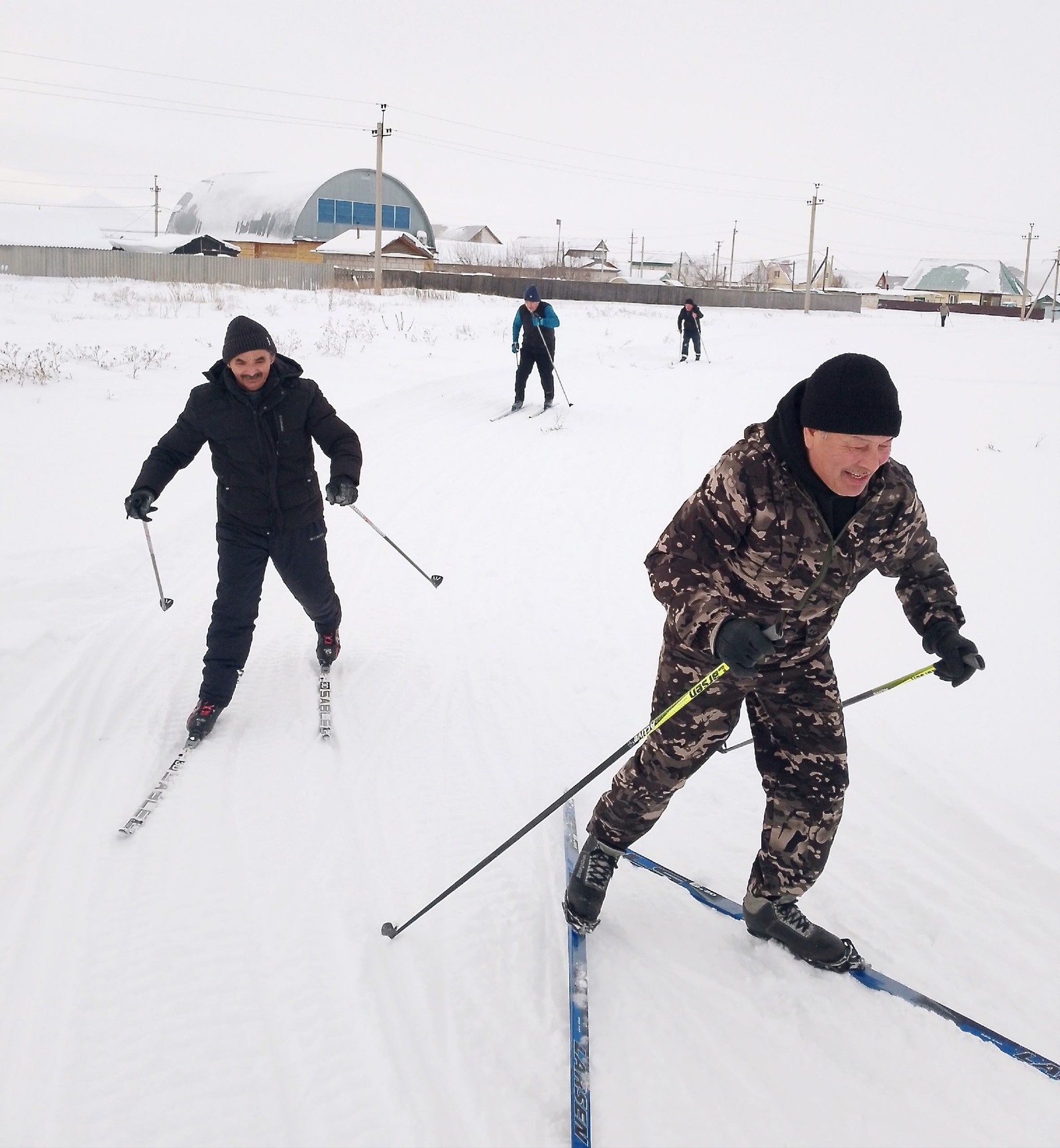 На лыжню вышли от мала до велика