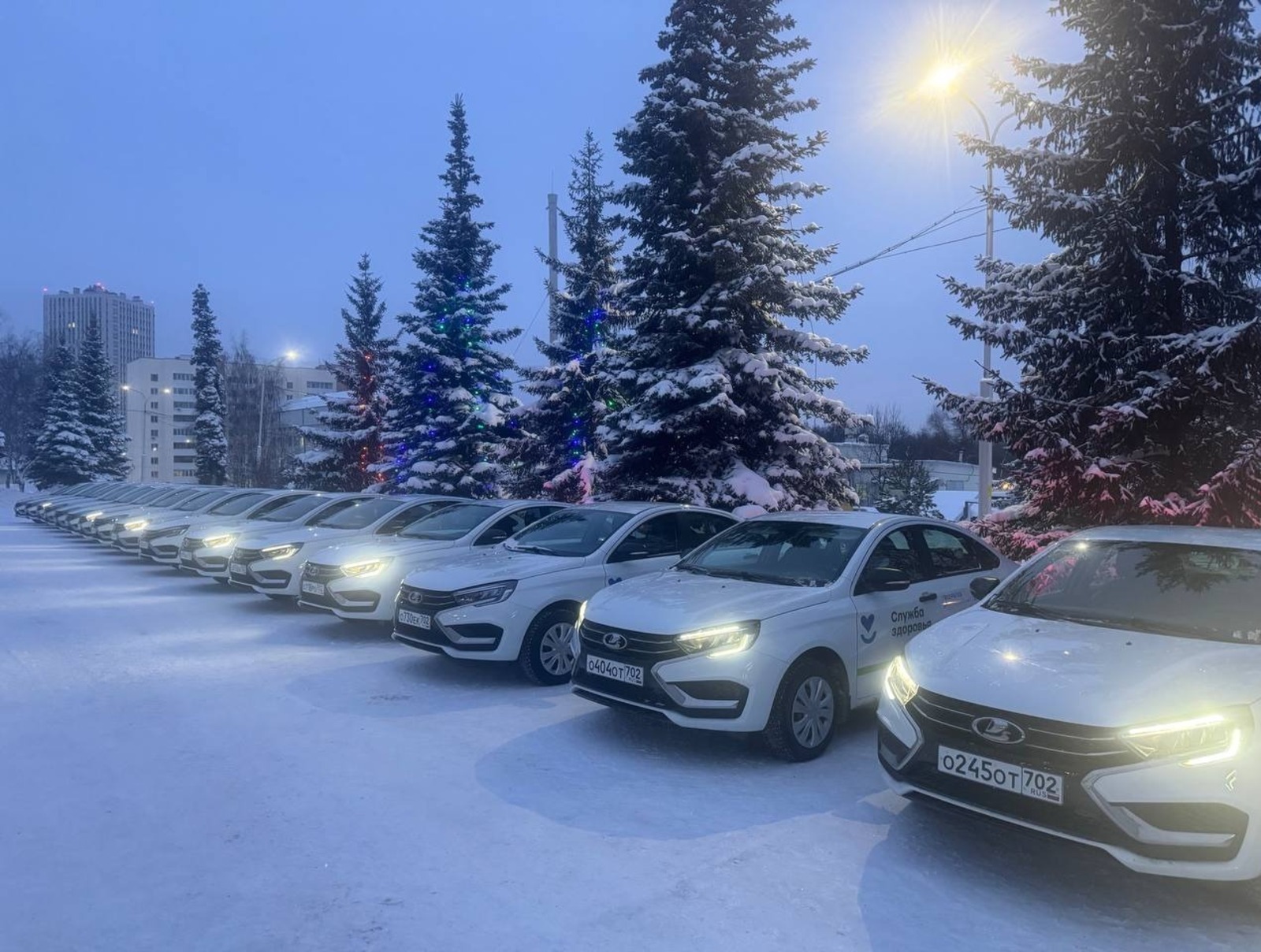 Больницы Башкирии перед Новым годом получили новые автомобили