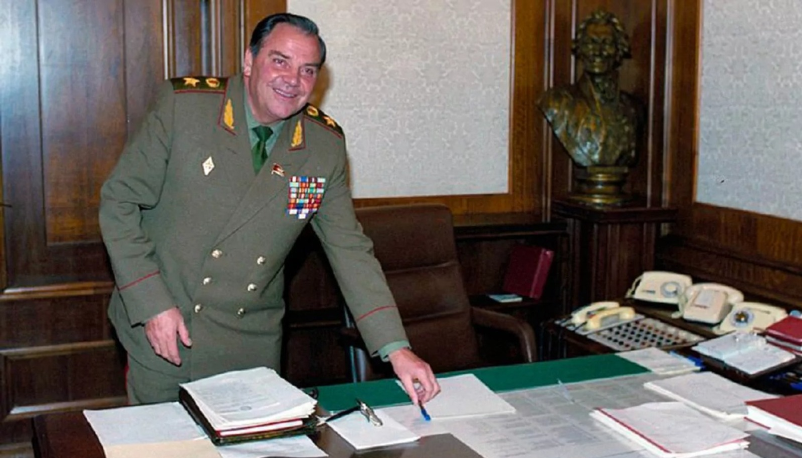 Служба длиною в жизнь. Генерал из Башкирии Владимир Лобов отмечает 90-летие