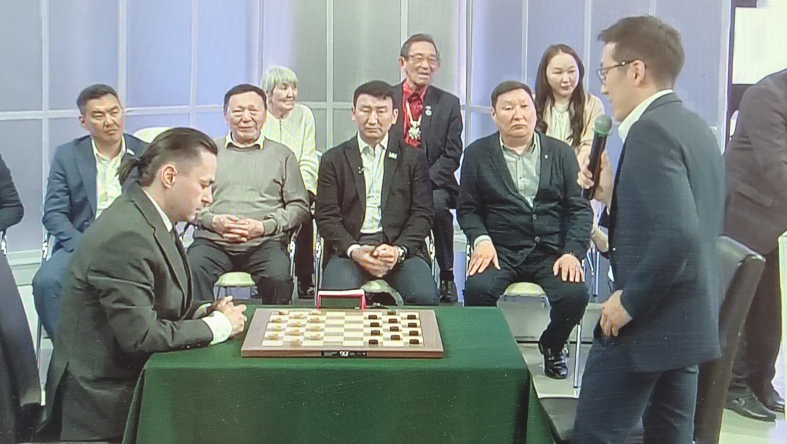 Айнур Шайбаков из Уфы выиграл 7:1 в суперматче по русским шашкам