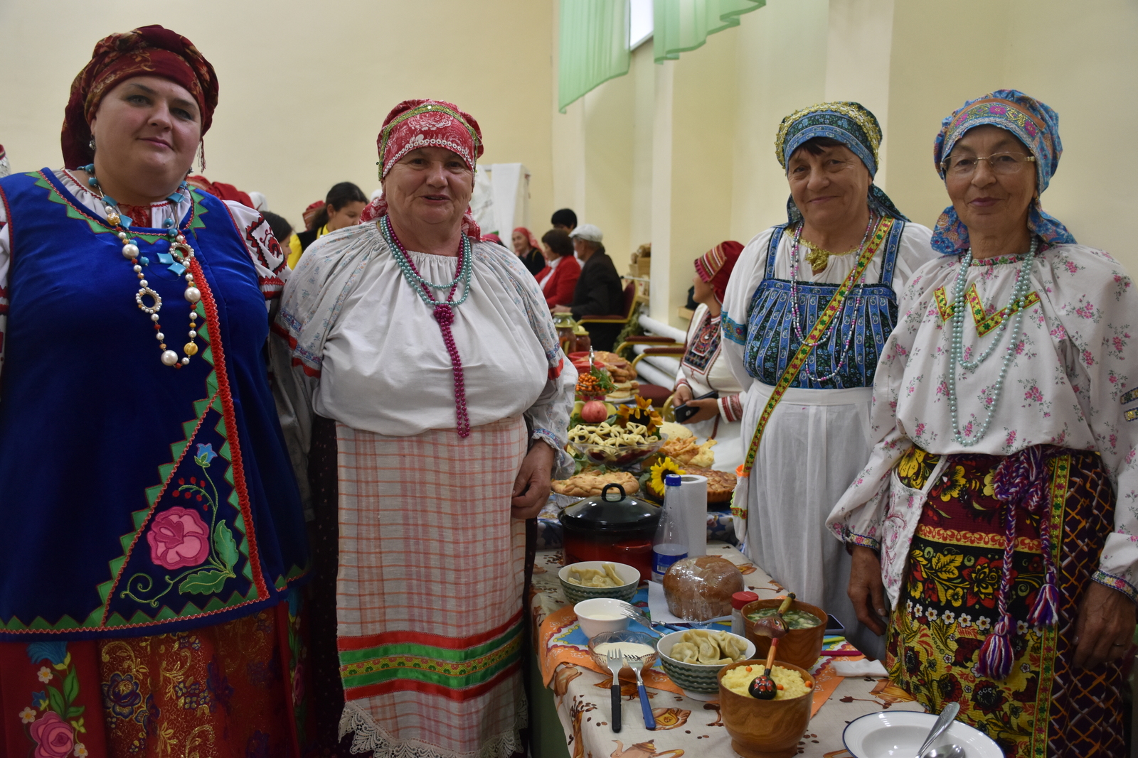 Русские и украинские блюда представили фольклорные ансамбли села Татыр-Узяк и деревни Воздвиженка