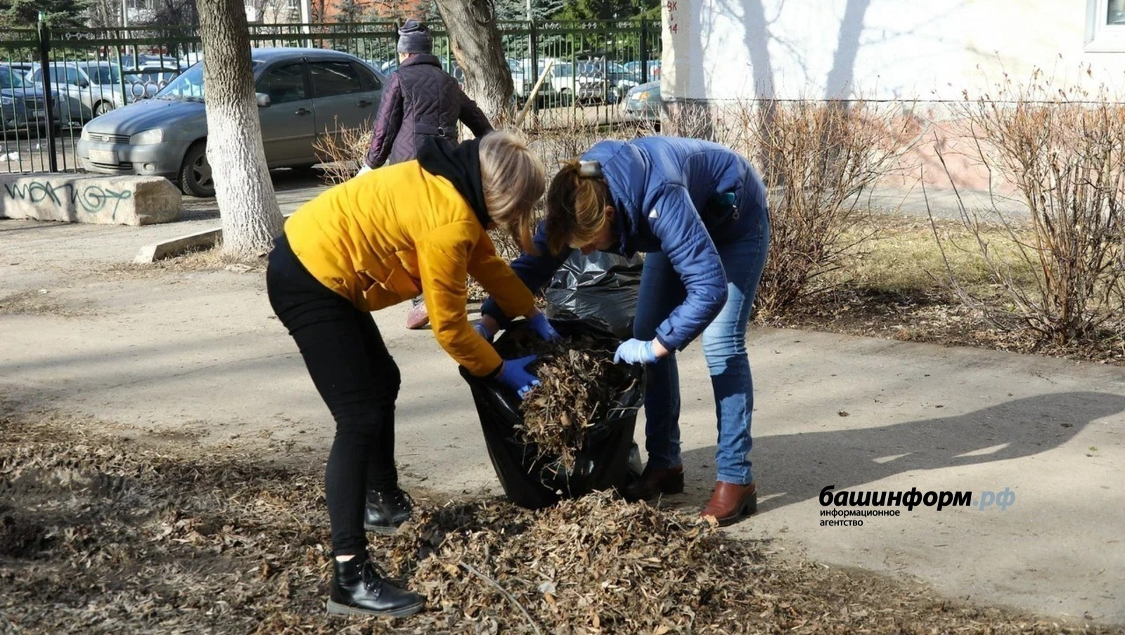 «Быстро отряхнуться от грязи»: Глава Башкирии дал поручение по субботникам