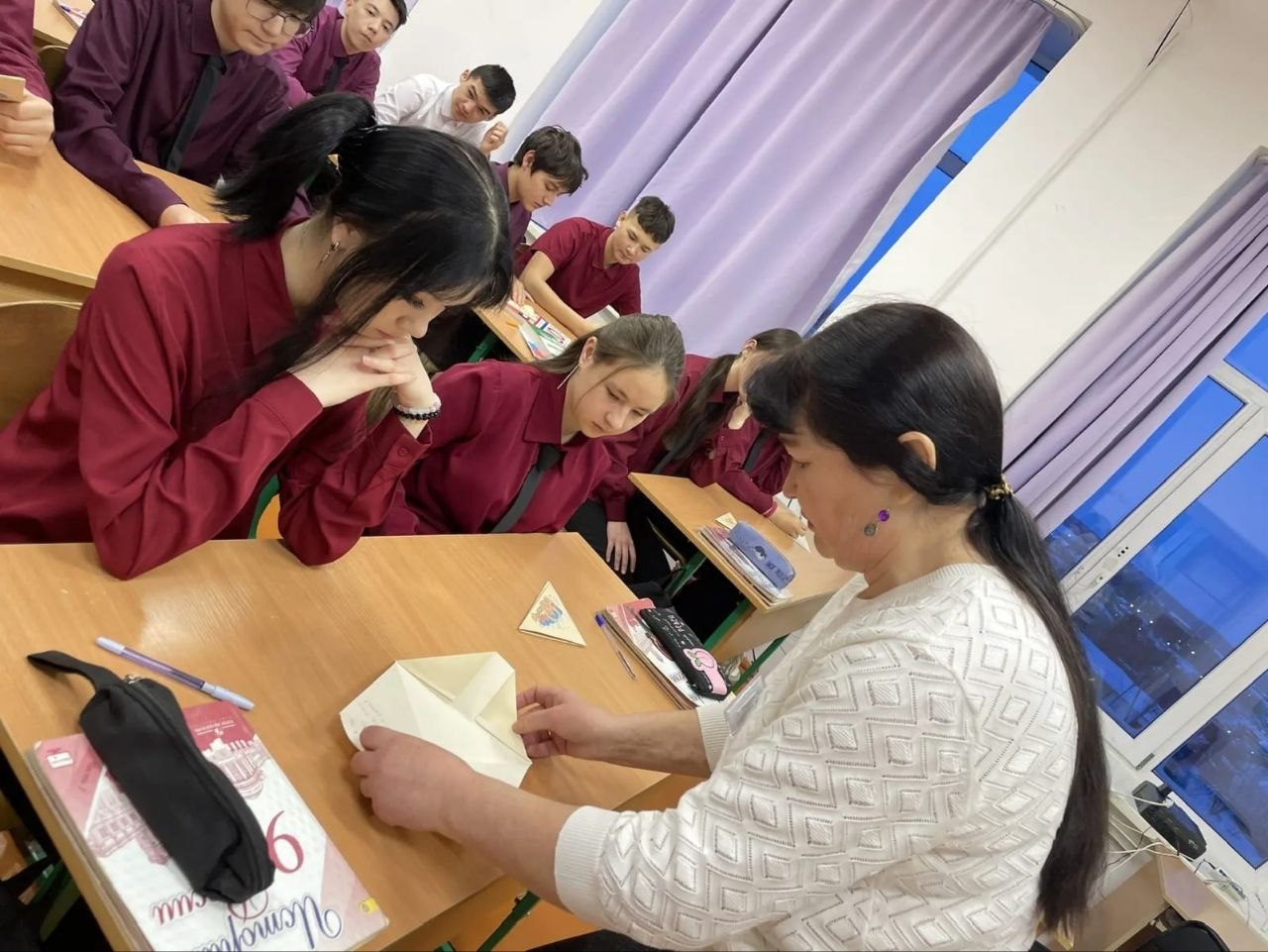 Хайбуллинские школьники пишут весточки солдатам на передовой