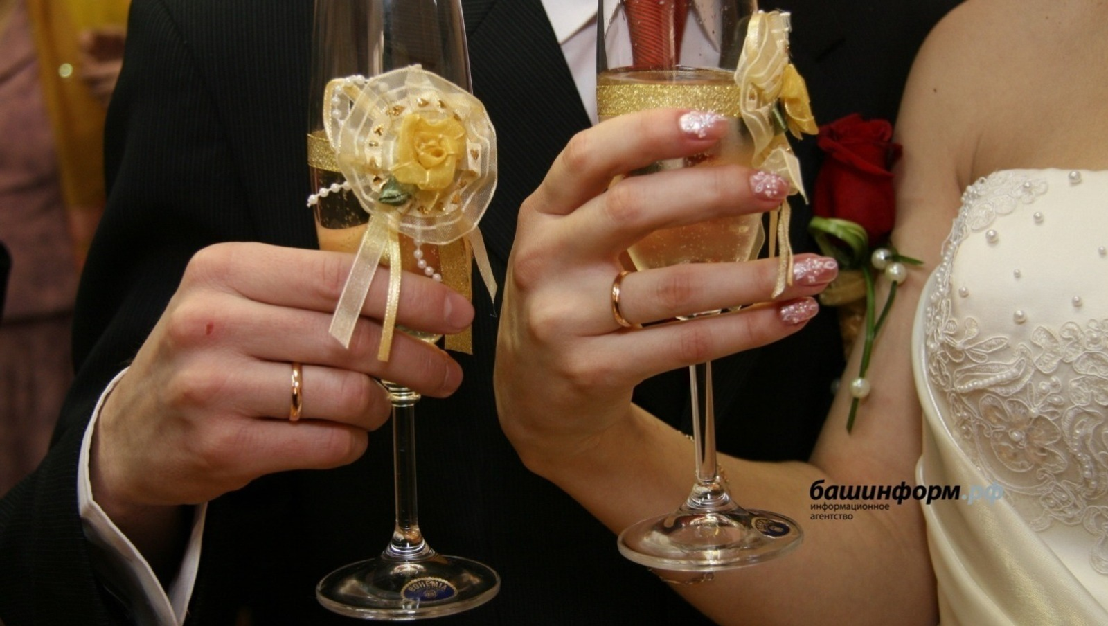 В Башкирии в красивую зеркальную дату зарегистрировали 245 браков