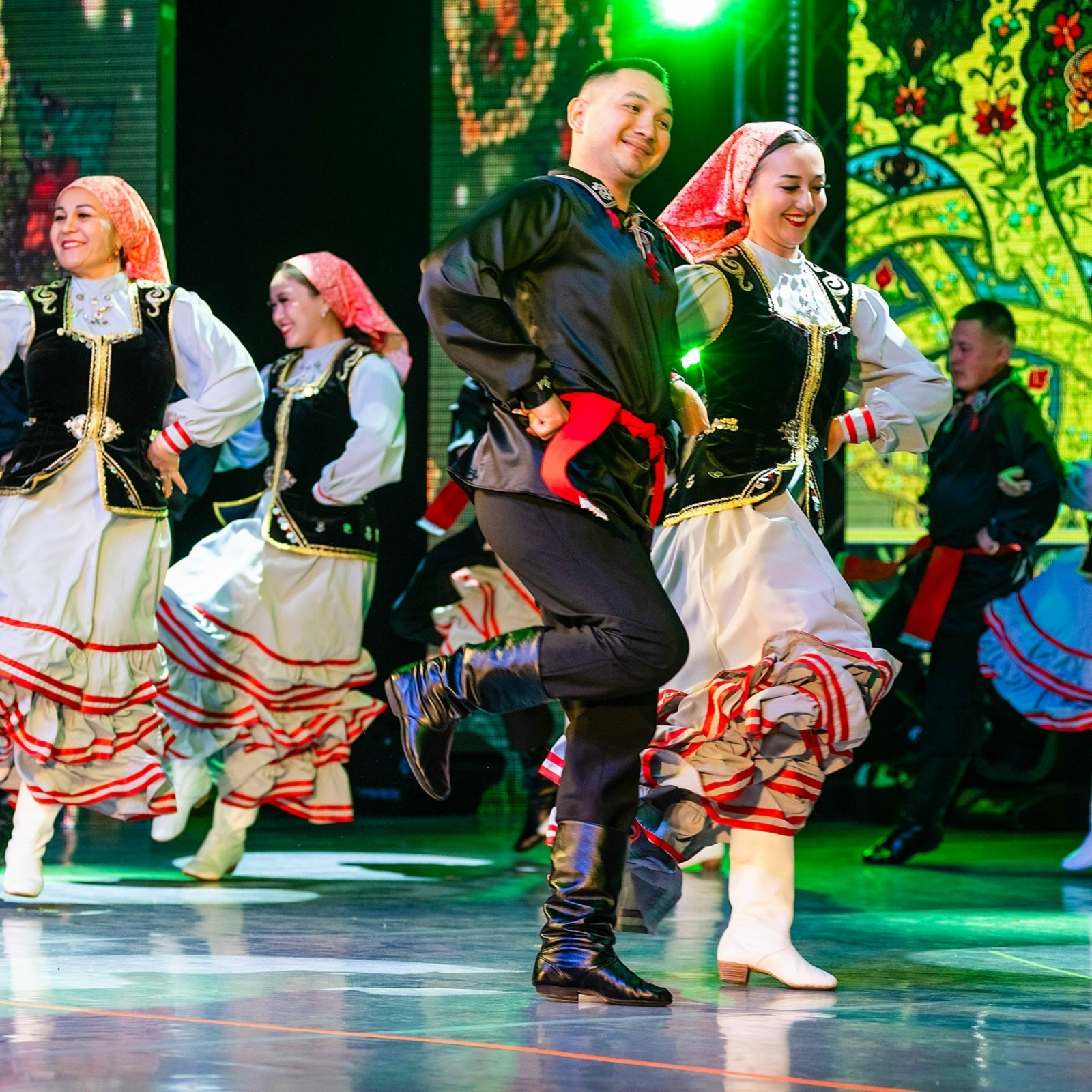Танцевальный ансабль Бурибаевского ГОКа стал участником гала-концерта