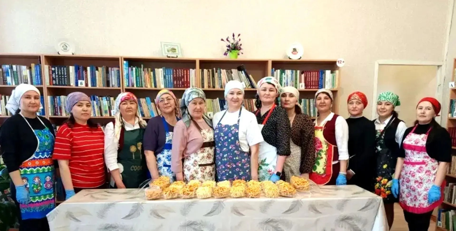 Хайбуллинские библиотекари собрали сладкие посылки для бойцов СВО