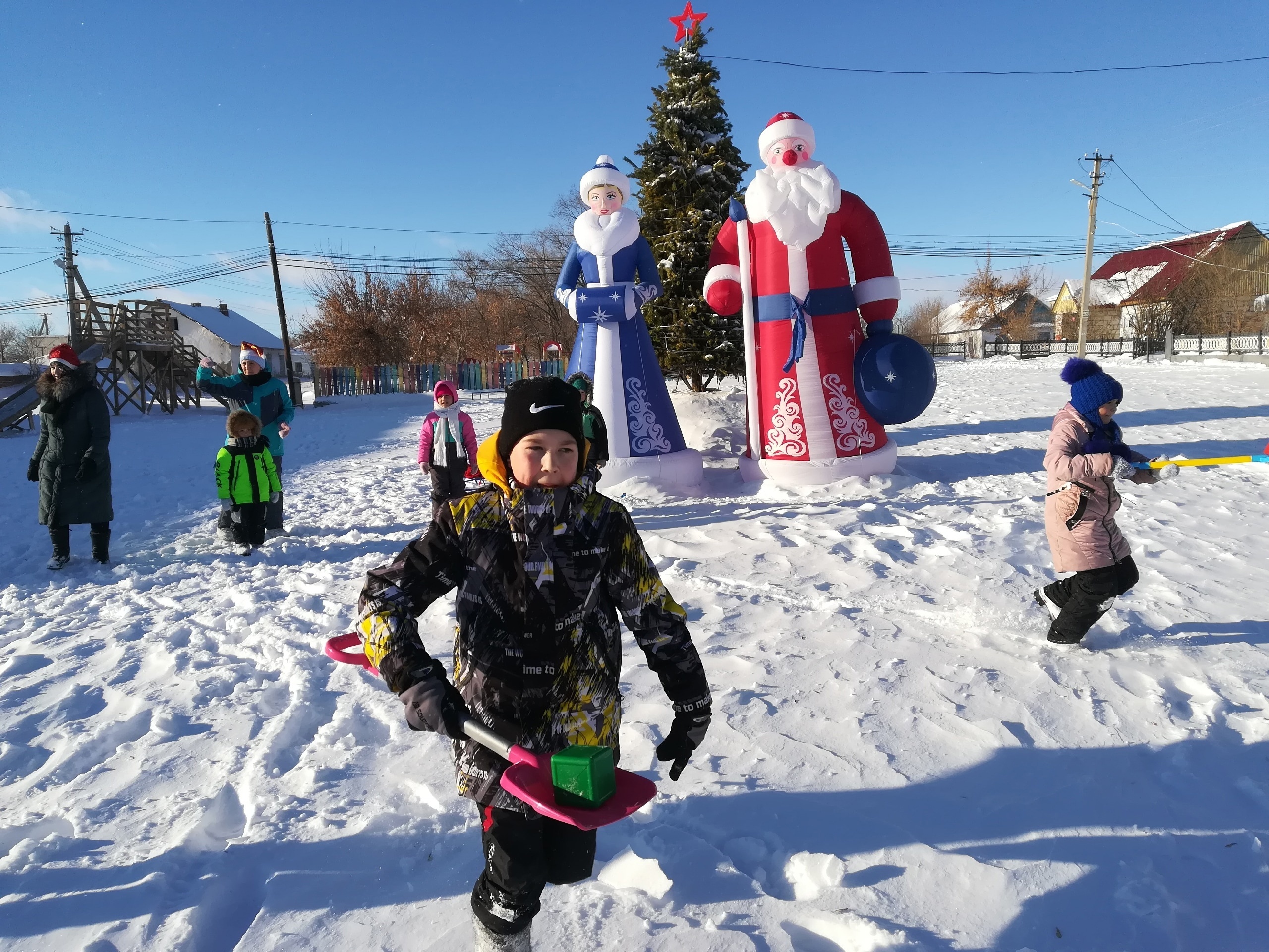 В селе Уфимский прошли зимние забавы для детей
