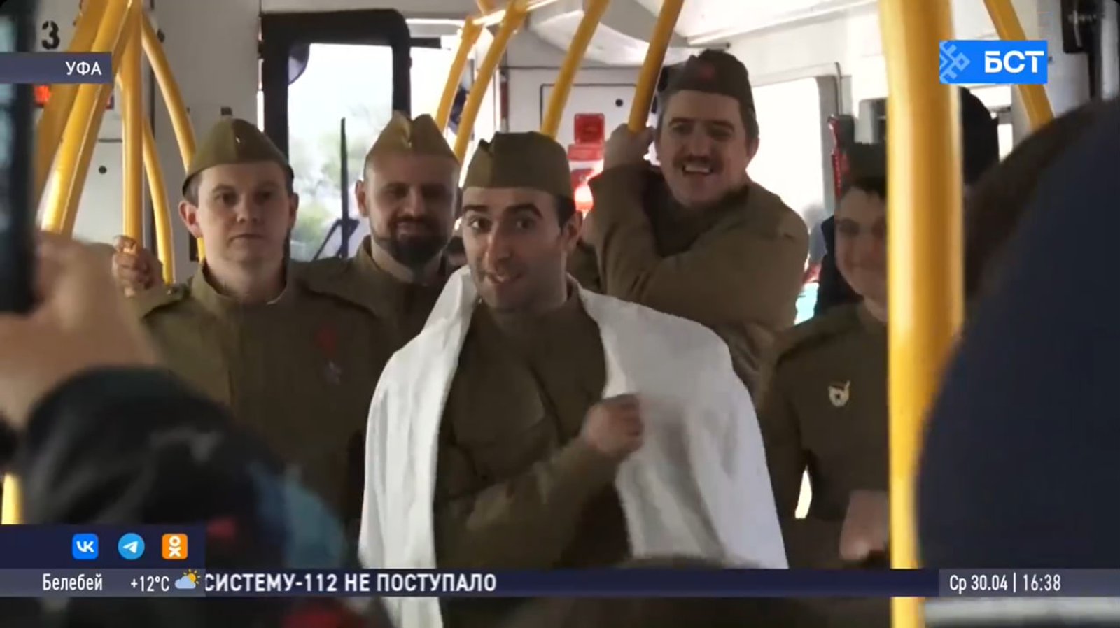 В Уфе ТЮЗ сыграл спектакль в трамвае