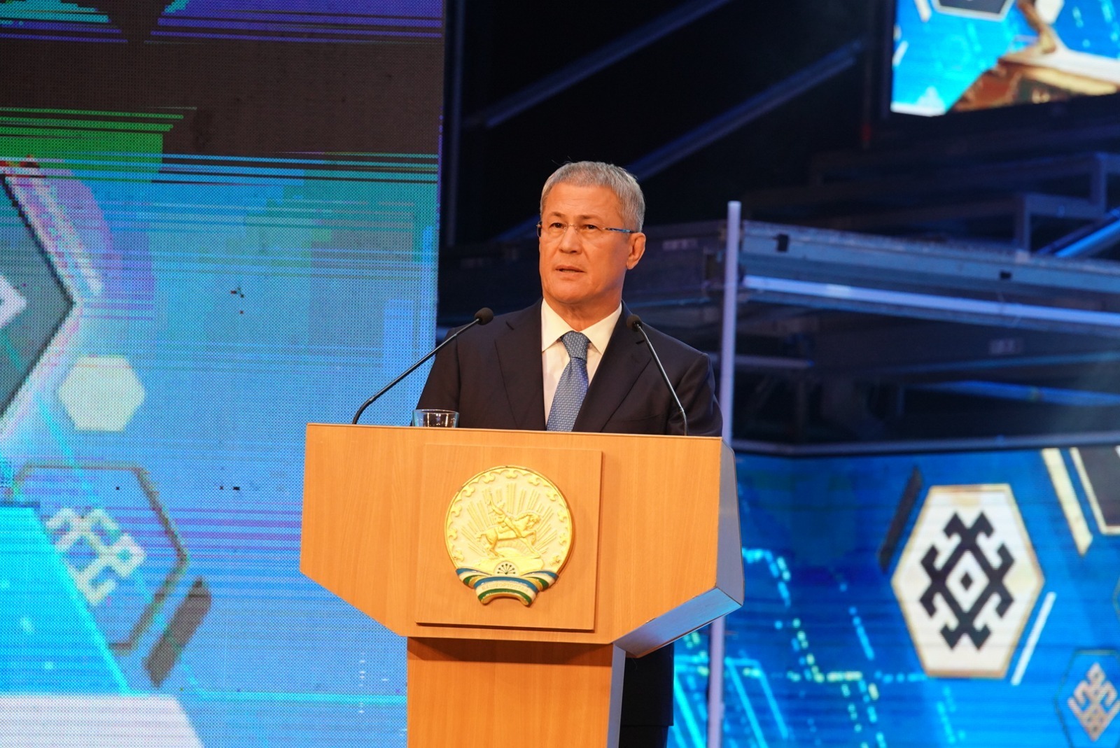 Глава Башкирии поздравил жителей с Днём Республики