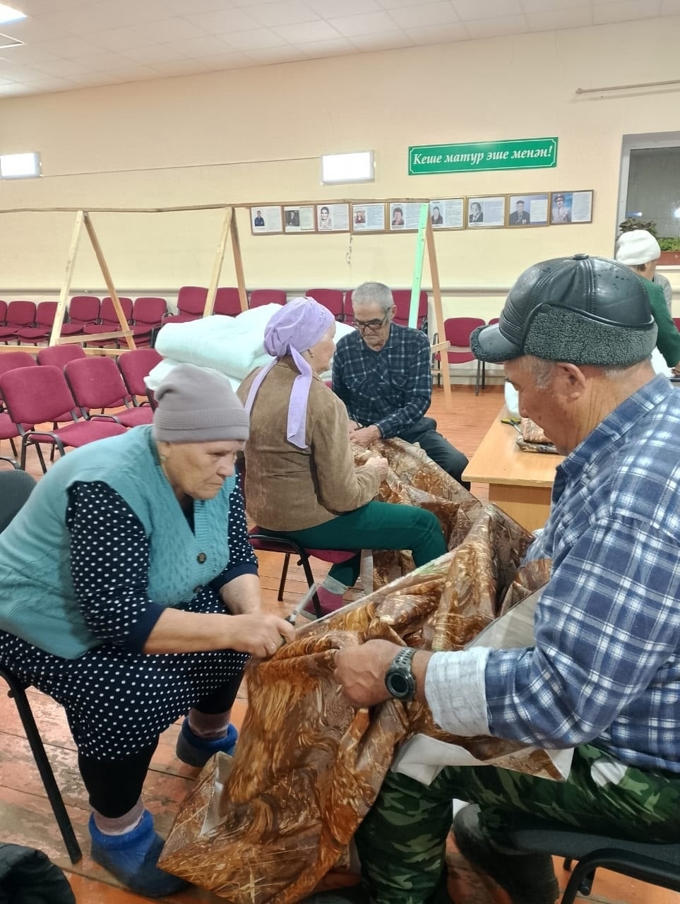 Каждый стежок, сделанный нашими мастерицами, с любовью для бойцов.