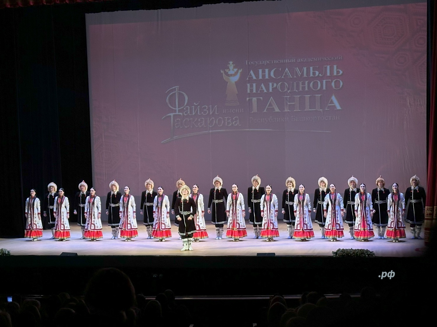 Ансамбль имени Файзи Гаскарова с триумфом дебютировал в Донецке