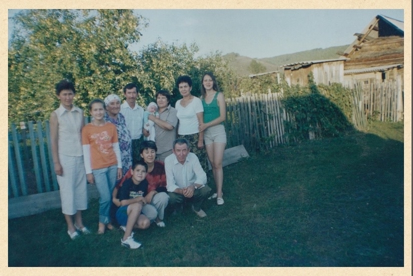 Свет знаний, передаваемый через поколения.