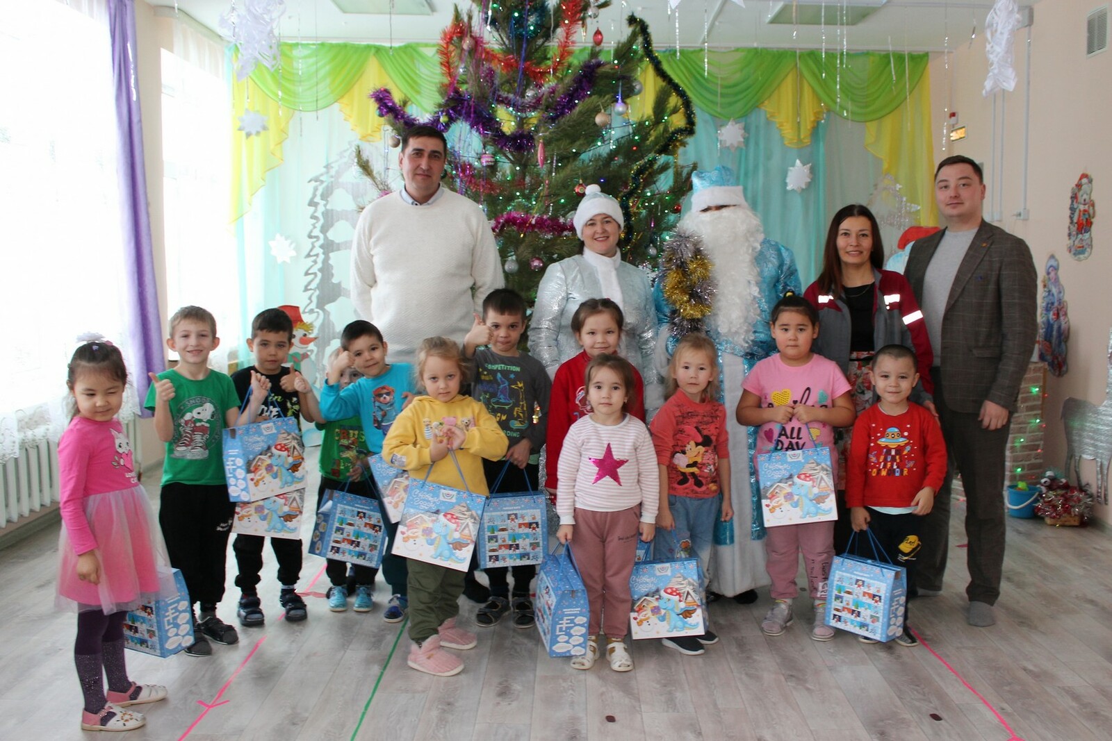 В канун новогодних праздников «Башкирская медь» устроила сюрпризы ребятишкам Хайбуллинского района