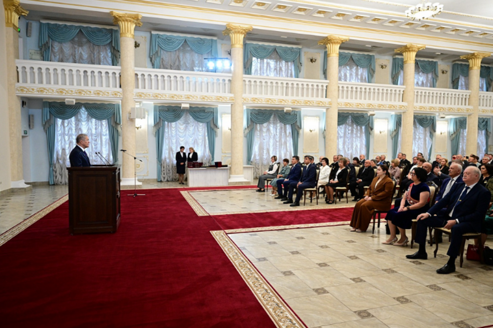 Накануне Дня Республики Радий Хабиров вручил госнаграды России и Башкирии