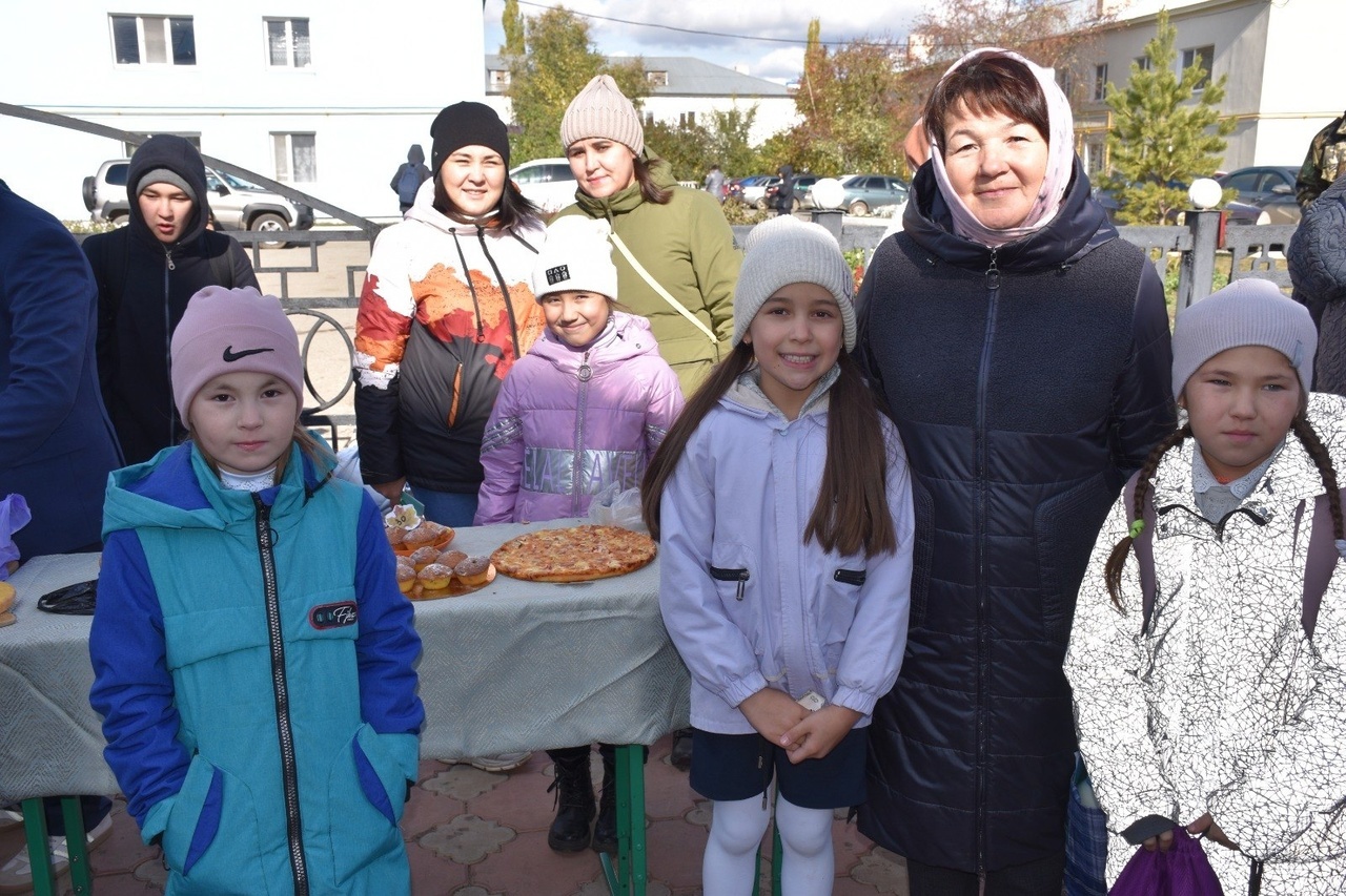 В школе №2 села Акъяр школы прошла ярмарка «Дары осени»